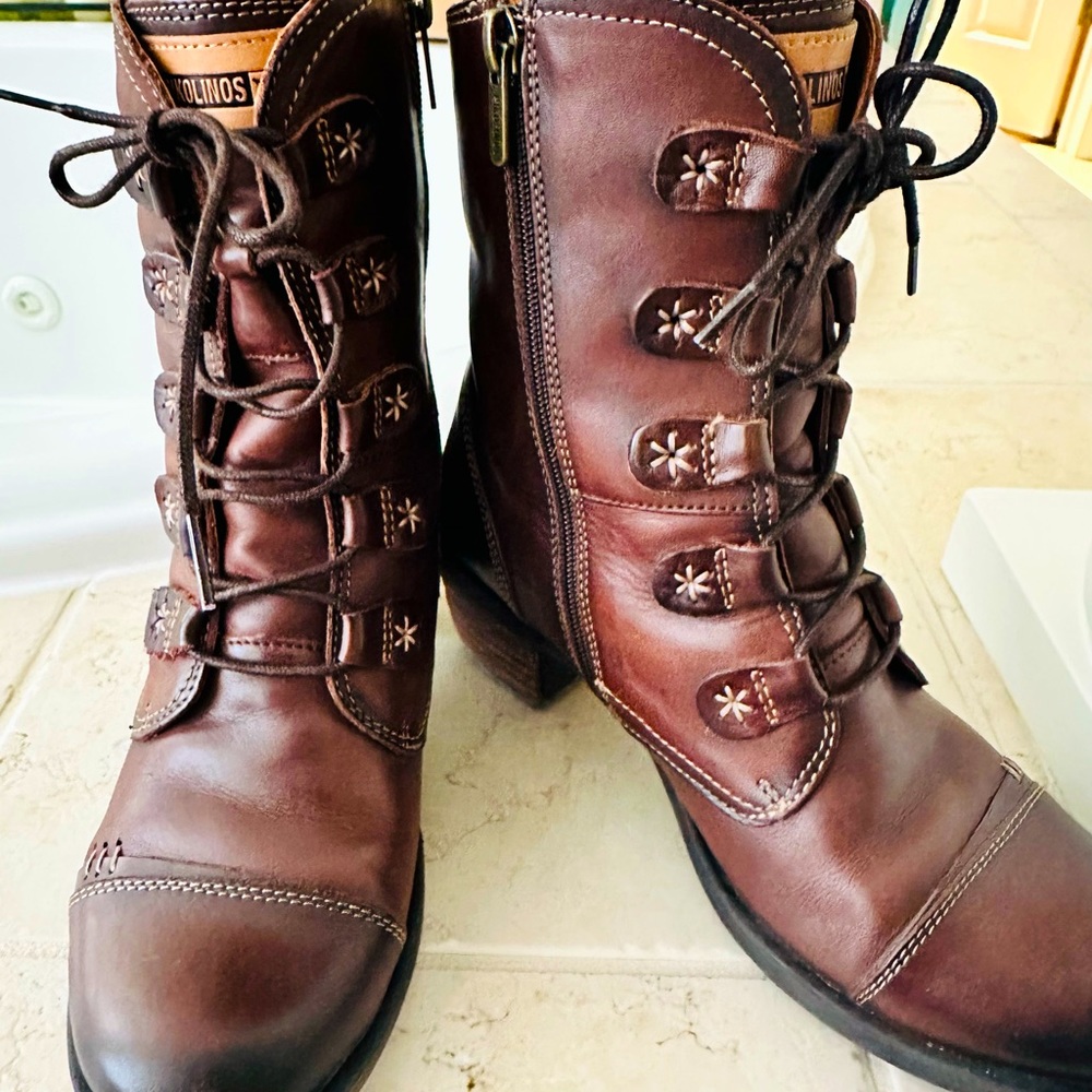 Pikolinos leather booties. Size 38